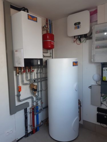 Lucht-water warmtepomp met boiler.